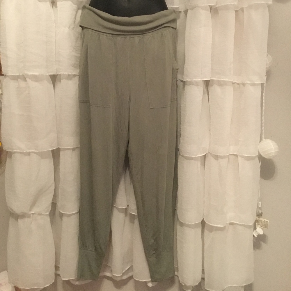 Arizona Sage Color lightweight casual pants with 2 pockets